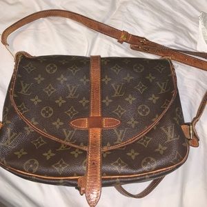 Louis Vuitton Saumur 30